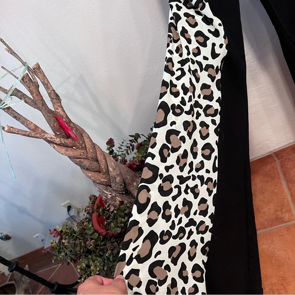 👖 NWT👖 Customized Black Denim with Animal Print Chiffon on Wide Legs. Size 7 - Picture 4 of 11